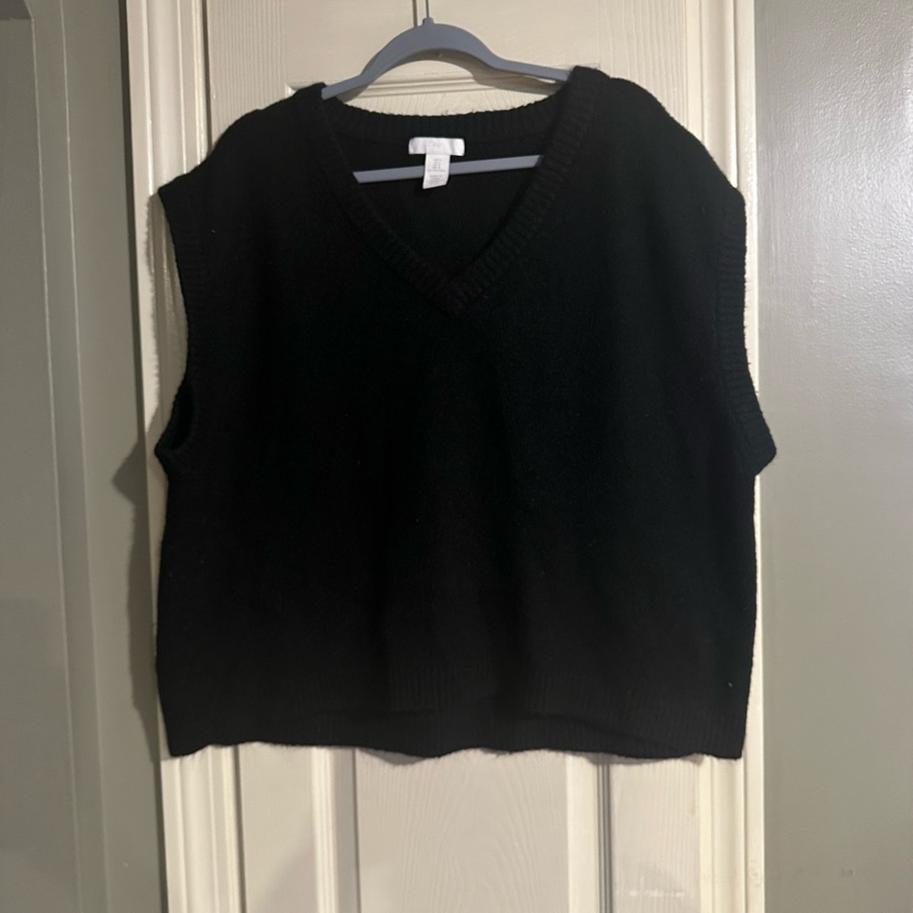 H&M sweater vest Size L